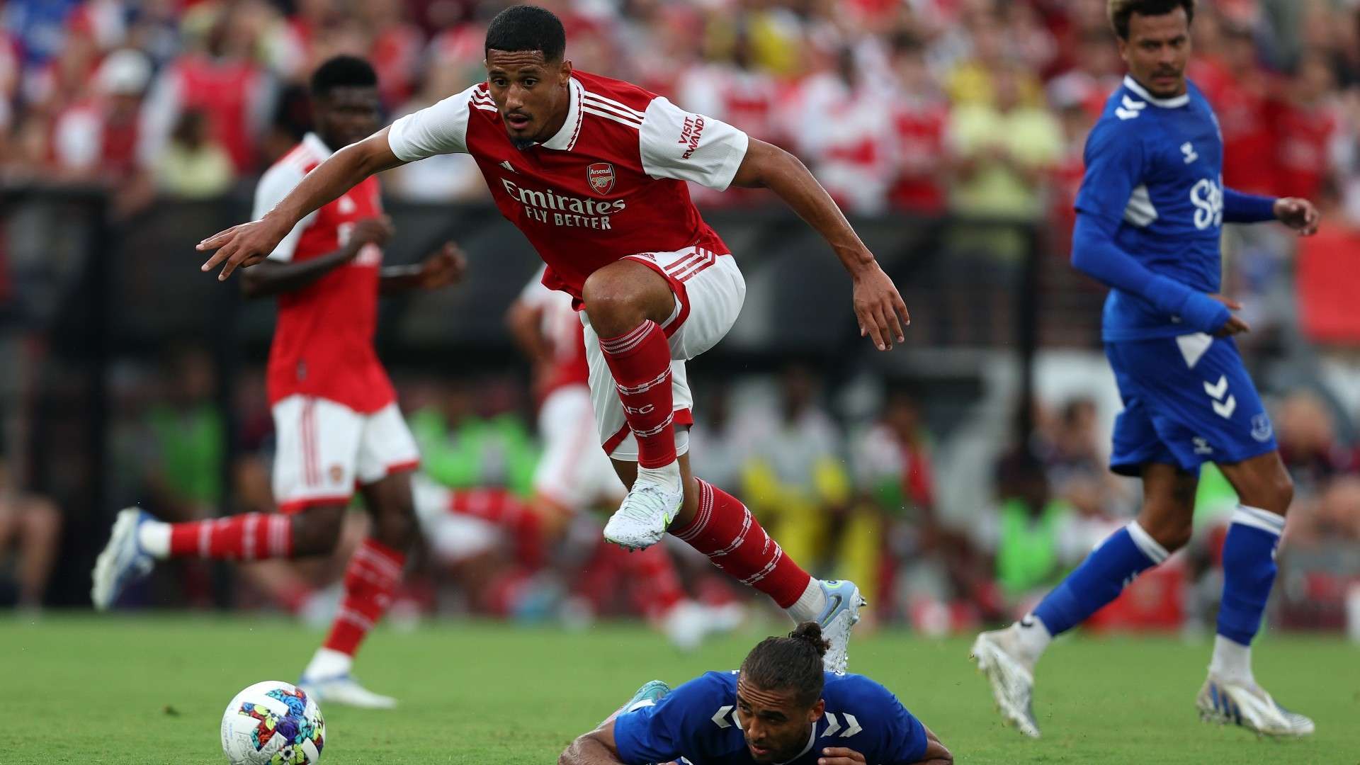 揭示激烈賽 揭示激烈賽