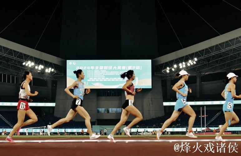 河南选手梁田田在十五运会女子10000米决赛中摘金