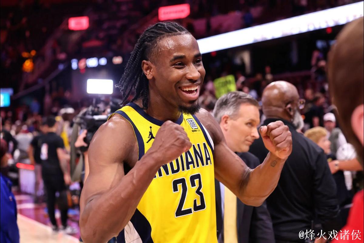 史密斯关键时刻力挽狂澜：8分两记三分赢得喝彩